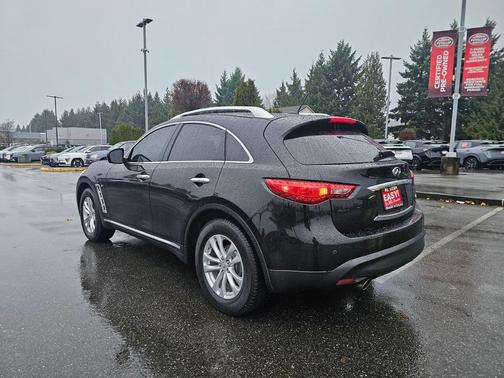 2017 INFINITI QX70 Base