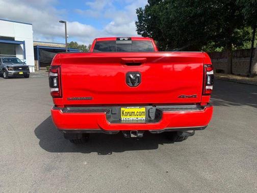 2022 RAM 3500 Laramie Crew Cab 4x4 8' Box