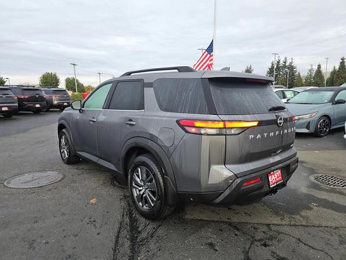 2025 Nissan Pathfinder SV 4WD