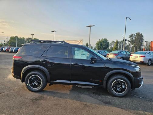 2025 Nissan Pathfinder Rock Creek 4WD