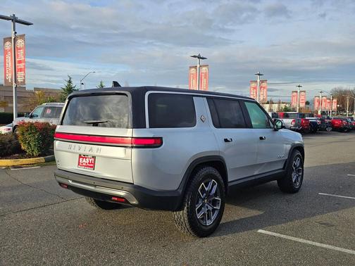 2024 Rivian R1S 