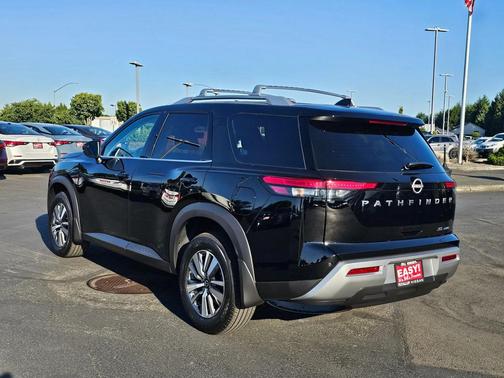 2025 Nissan Pathfinder SL 4WD