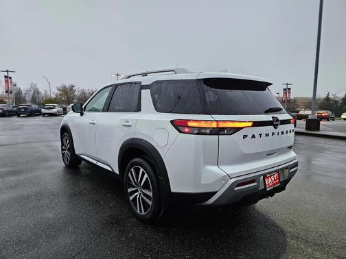 2025 Nissan Pathfinder Platinum 4WD