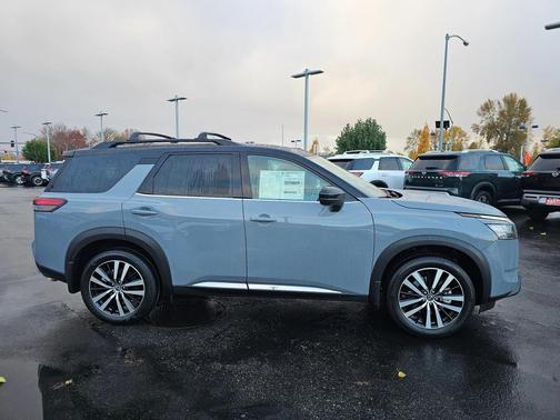 2025 Nissan Pathfinder Platinum 4WD