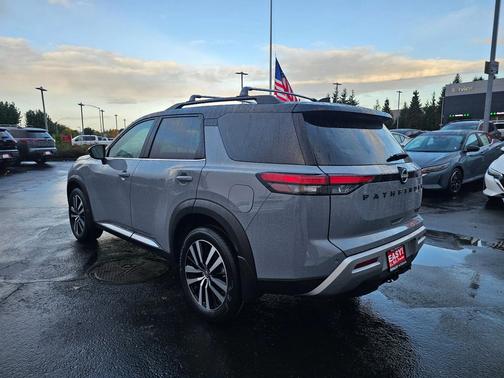 2025 Nissan Pathfinder Platinum 4WD