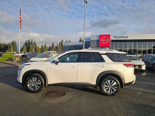 2025 Nissan Pathfinder SL 4WD
