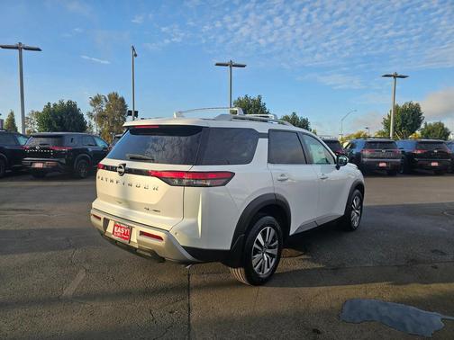 2025 Nissan Pathfinder SL 4WD