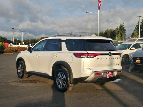 2025 Nissan Pathfinder SL 4WD