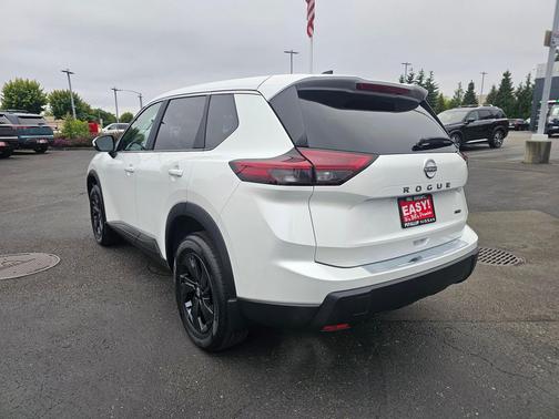 Everest White Pearl Tricoat 2026 Nissan Rogue SV