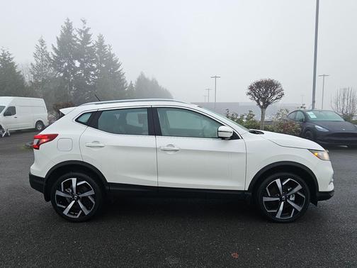 2022 Nissan Rogue Sport SL