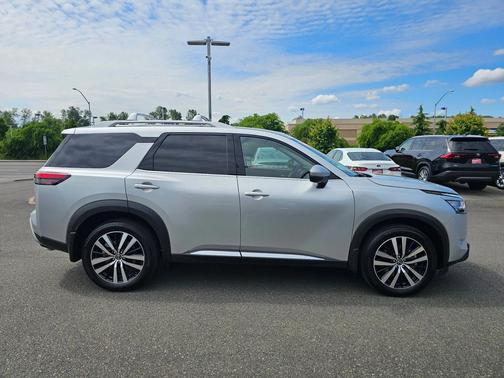 2024 Nissan Pathfinder Platinum 4WD