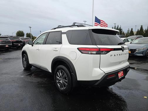 2025 Nissan Pathfinder SV 4WD