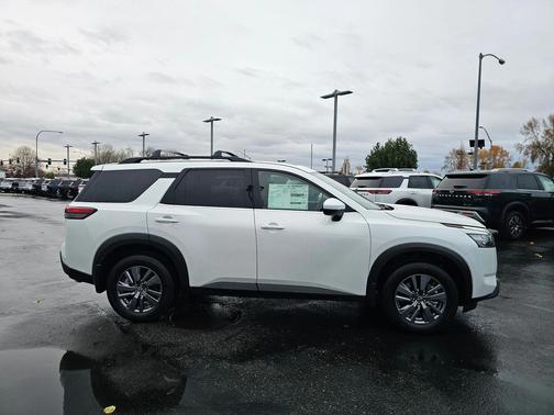 2025 Nissan Pathfinder SV 4WD