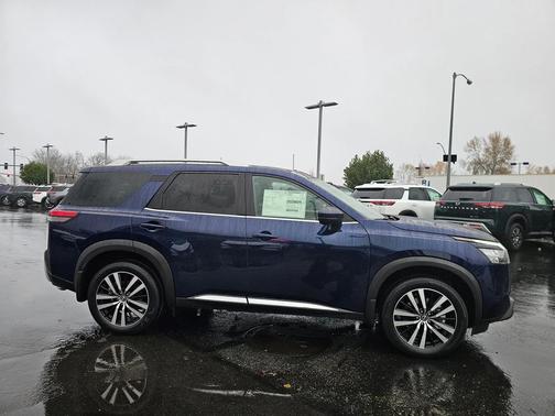 2025 Nissan Pathfinder Platinum 4WD