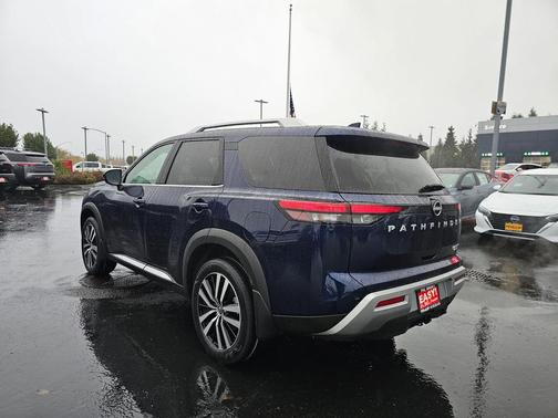 2025 Nissan Pathfinder Platinum 4WD