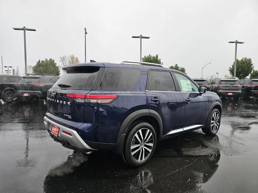 2025 Nissan Pathfinder Platinum 4WD