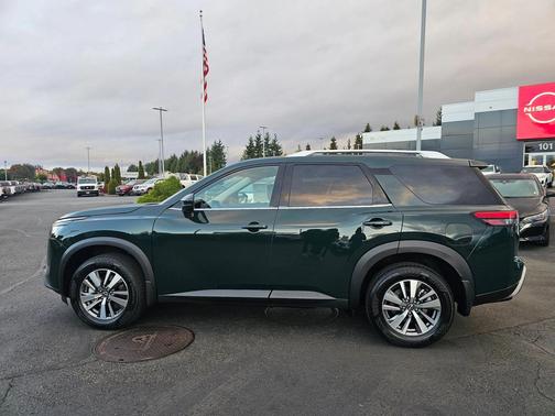 2025 Nissan Pathfinder SL 4WD