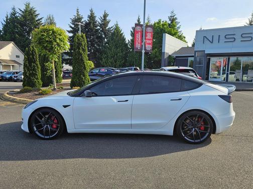 Pearl White Multi-Coat 2022 Tesla Model 3 Long Range