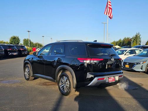 2025 Nissan Pathfinder SL 4WD