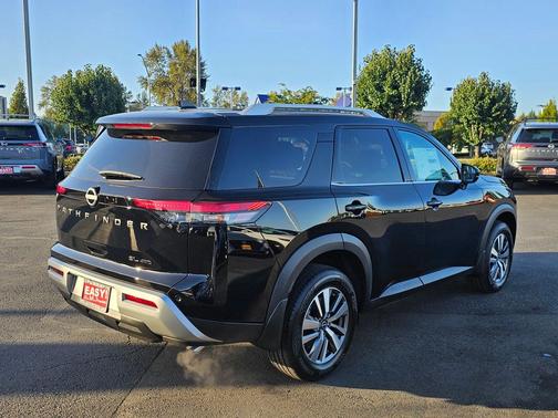 2025 Nissan Pathfinder SL 4WD