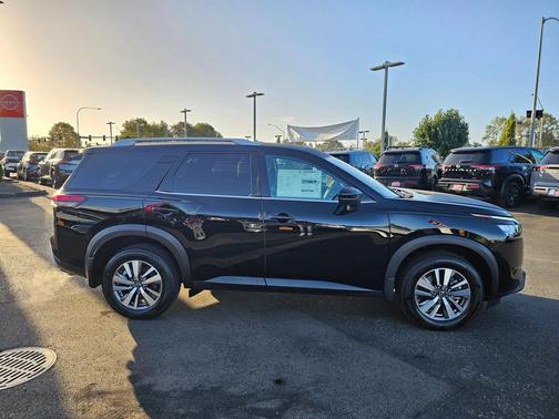 2025 Nissan Pathfinder SL 4WD