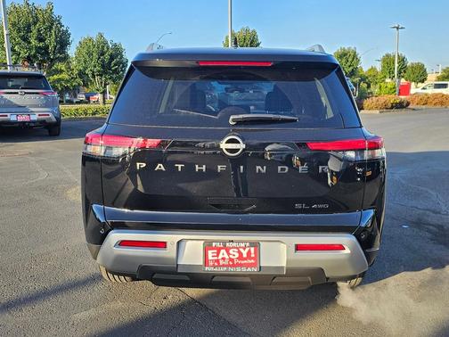 2025 Nissan Pathfinder SL 4WD