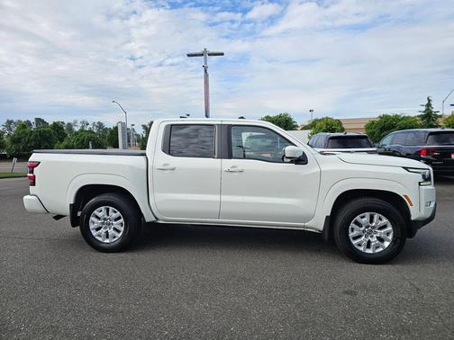 Glacier White 2022 Nissan Frontier SV