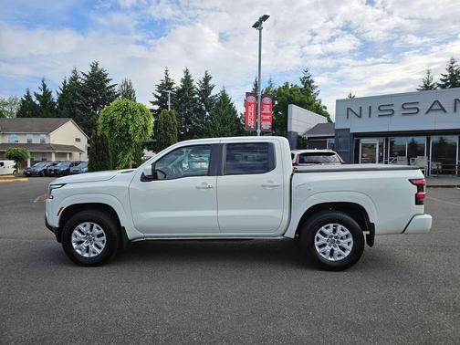Glacier White 2022 Nissan Frontier SV
