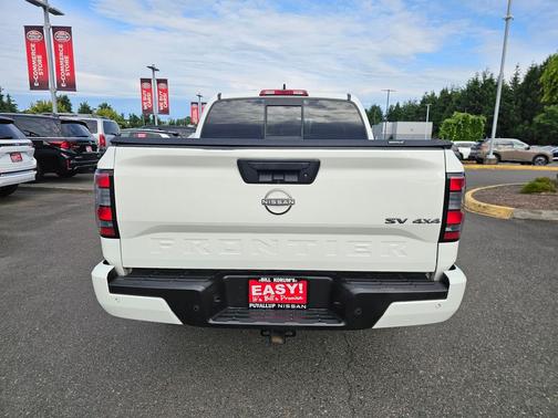 Glacier White 2022 Nissan Frontier SV