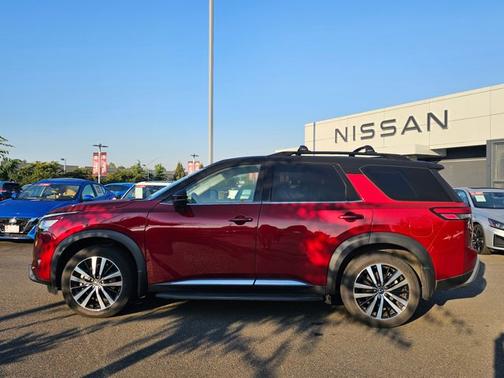 2023 Nissan Pathfinder Platinum
