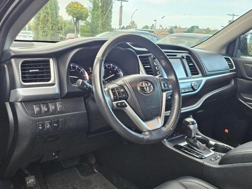 2015 Toyota Highlander Limited Platinum
