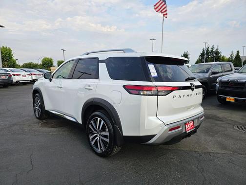 2025 Nissan Pathfinder Platinum 4WD