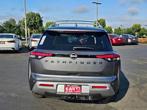 2025 Nissan Pathfinder Platinum 4WD
