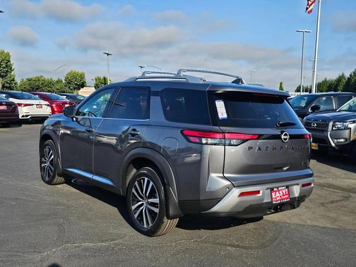 2025 Nissan Pathfinder Platinum 4WD