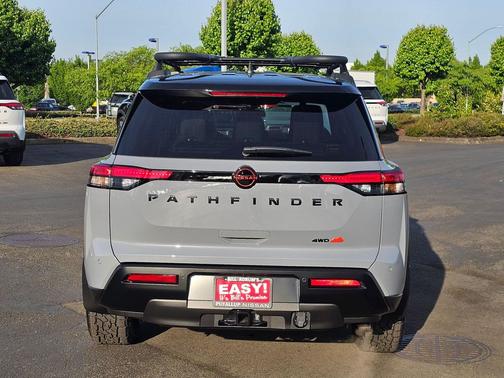Boulder Gray Pearl/Super Black 2026 Nissan Pathfinder Rock Creek