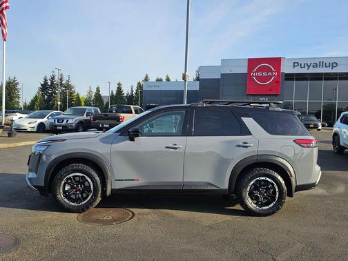 Boulder Gray Pearl/Super Black 2026 Nissan Pathfinder Rock Creek