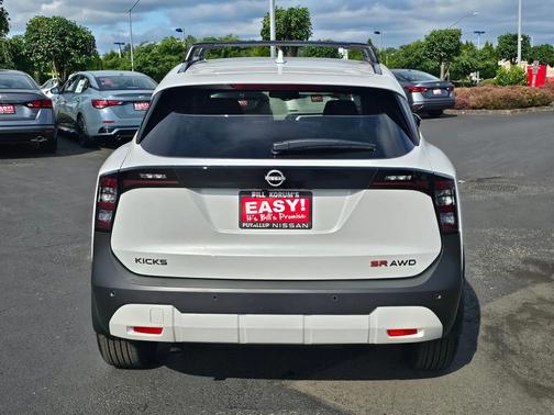 2025 Nissan Kicks SR