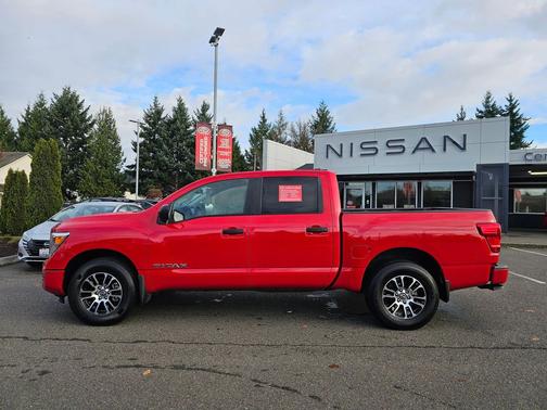 2024 Nissan Titan SV