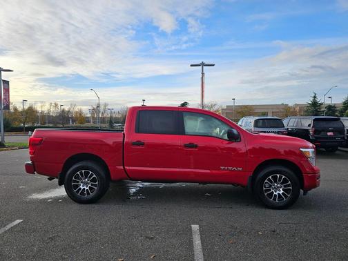 2024 Nissan Titan SV