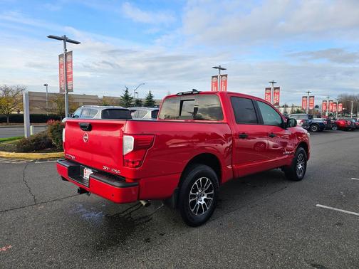 2024 Nissan Titan SV