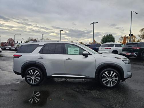 2025 Nissan Pathfinder Platinum 4WD