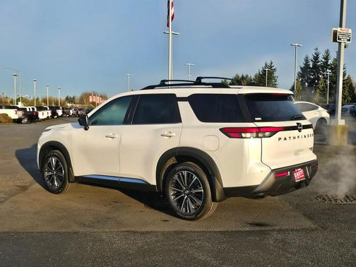 Everest White Pearl Tricoat 2026 Nissan Pathfinder Platinum