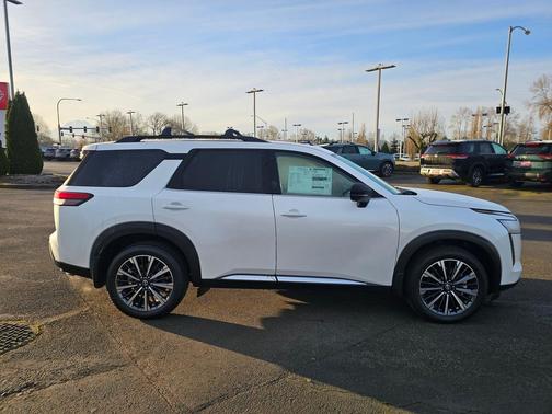 Everest White Pearl Tricoat 2026 Nissan Pathfinder Platinum