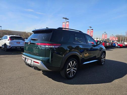 2024 Nissan Pathfinder Platinum 4WD