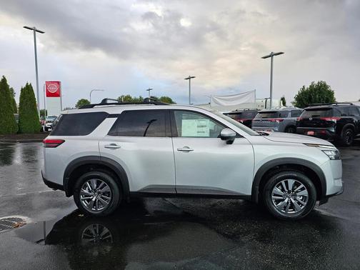 2025 Nissan Pathfinder SV 4WD