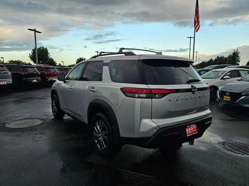 2025 Nissan Pathfinder SV 4WD