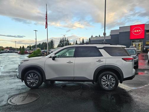 2025 Nissan Pathfinder SV 4WD