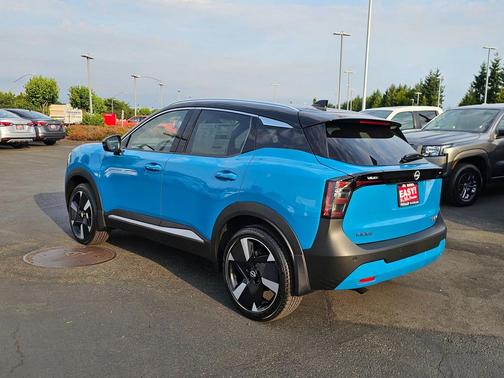2025 Nissan Kicks SR