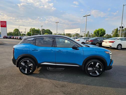 2025 Nissan Kicks SR