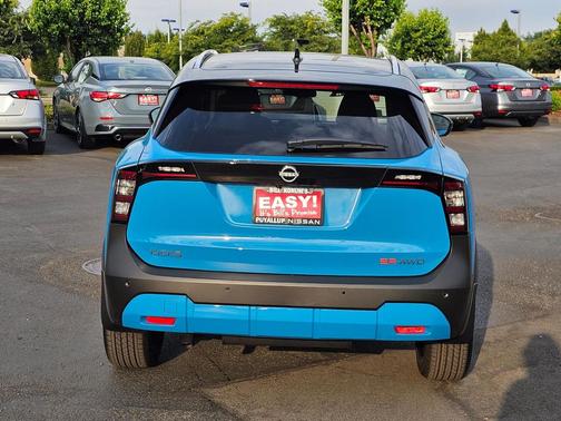 2025 Nissan Kicks SR